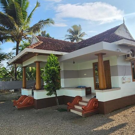 Punerjeni Homes Alappuzha Extérieur photo